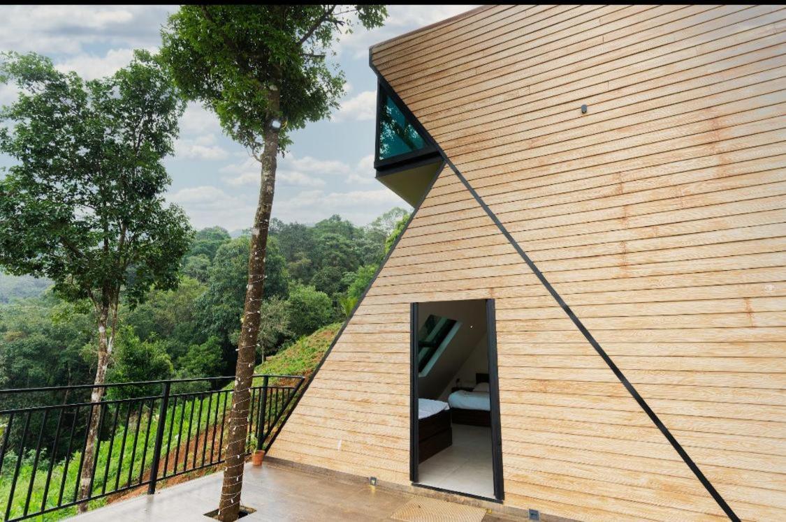 Misty Hideout Bed & Breakfast Kakkadampoyil Exterior photo